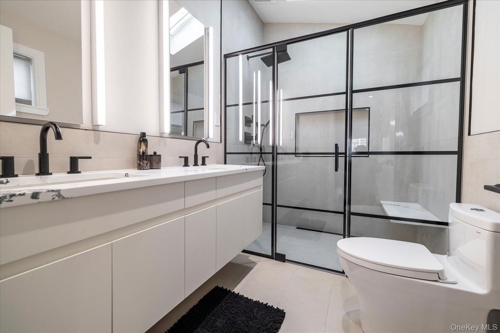 Photo of 21 Dunhill Road, New Hyde Park, NY 11040 (MLS # 980530)