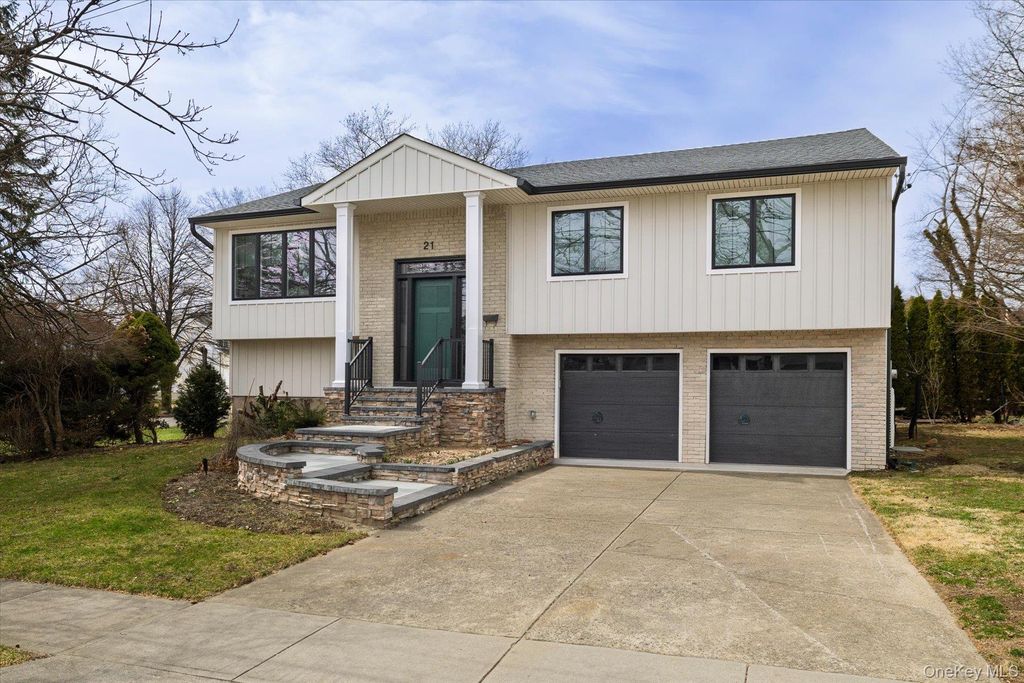 Photo of 21 Dunhill Road, New Hyde Park, NY 11040 (MLS # 980530)