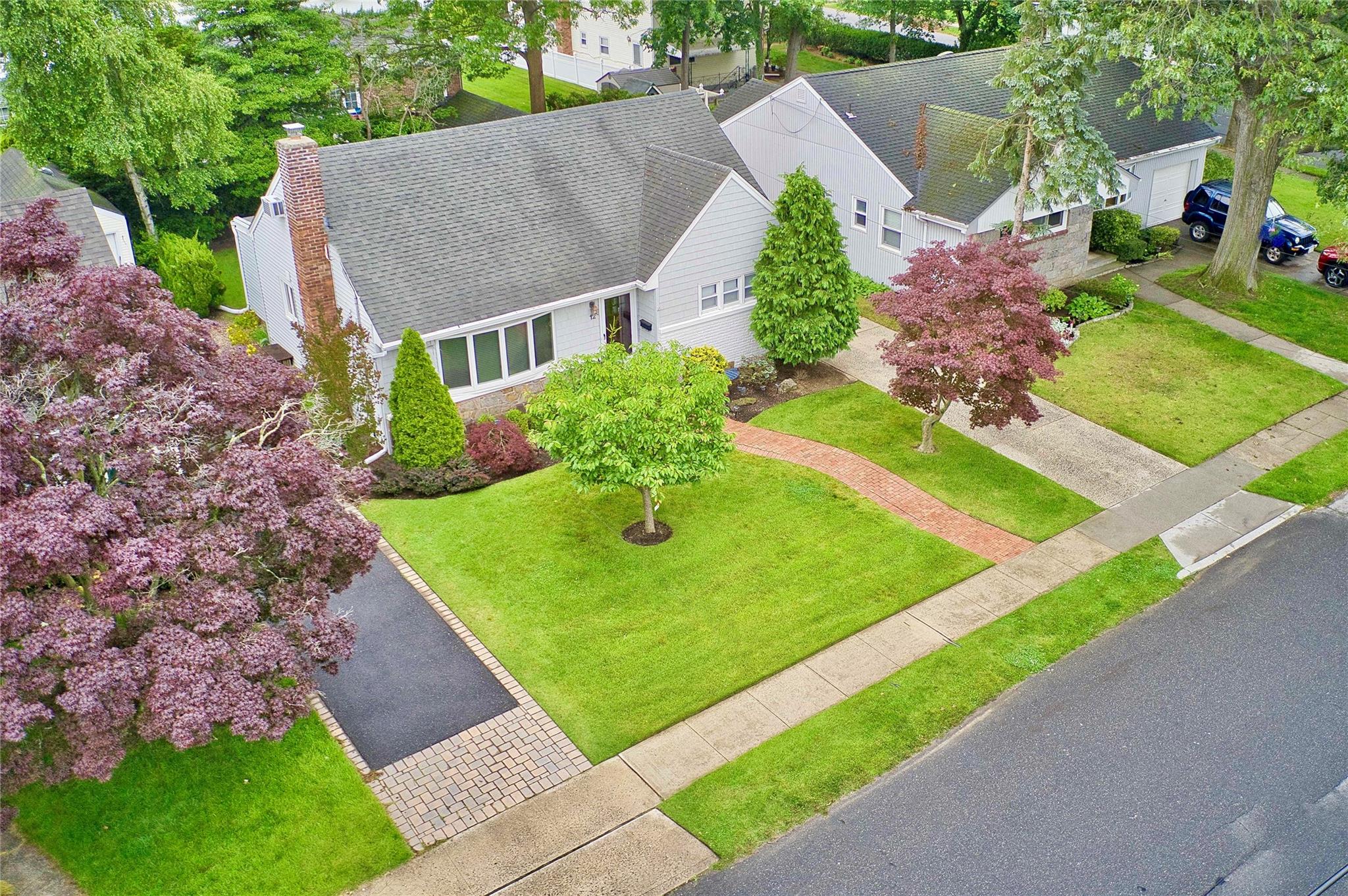 12 Ambrose Avenue