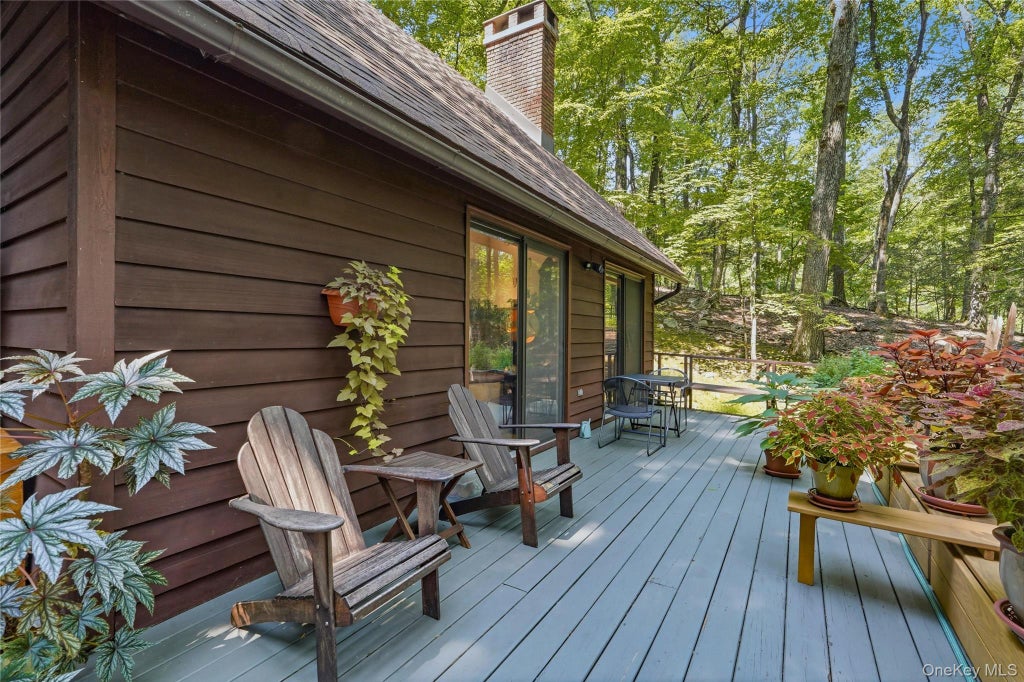 Photo of 9 Crescent Lane, New Paltz, NY 12561 (MLS # 1032911)
