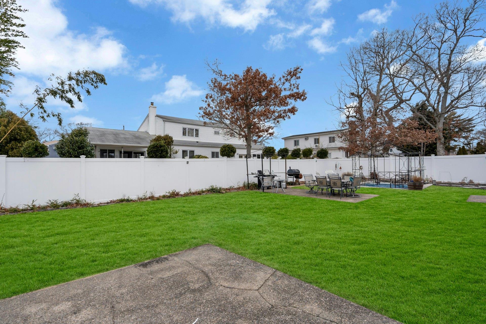 1664 Fairfax Avenue, West Islip, New York image 26