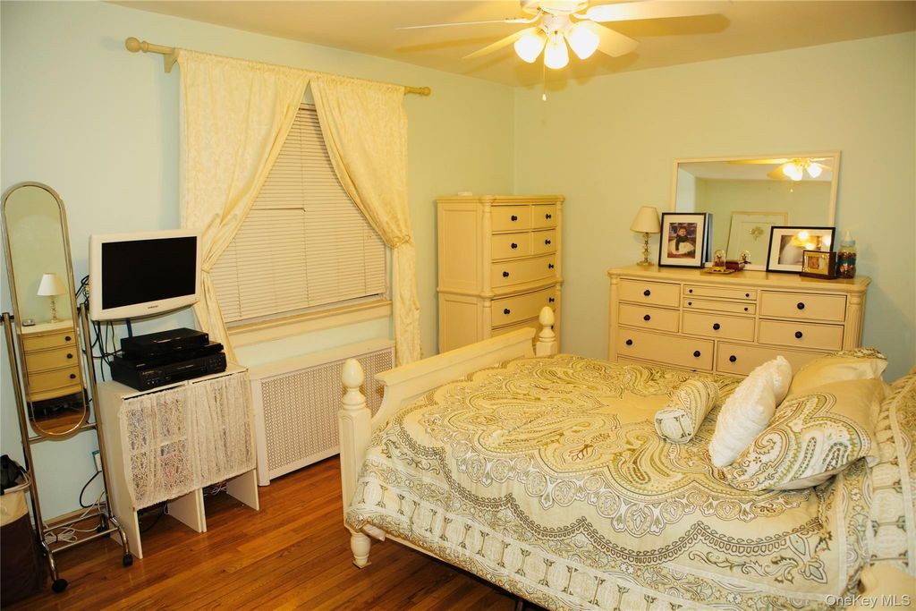 Photo of 73-27 263 Street #GV87, Glen Oaks, NY 11004 (MLS # 974874)