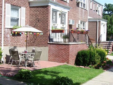 73-27 263 Street GV87 Glen Oaks NY 11004