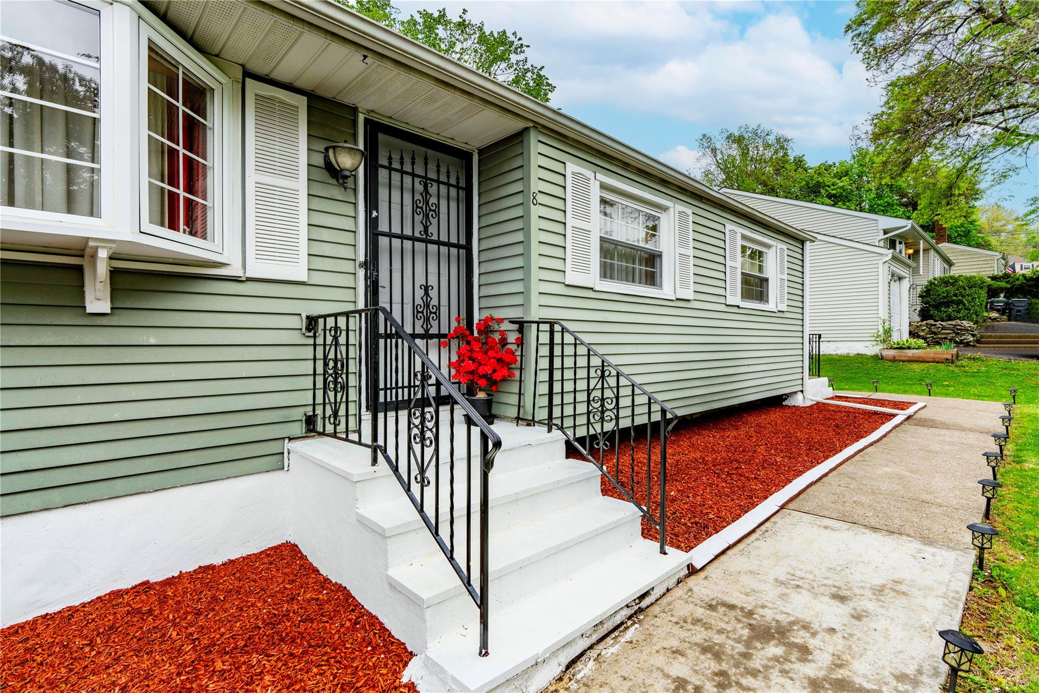 8 Neversink Drive