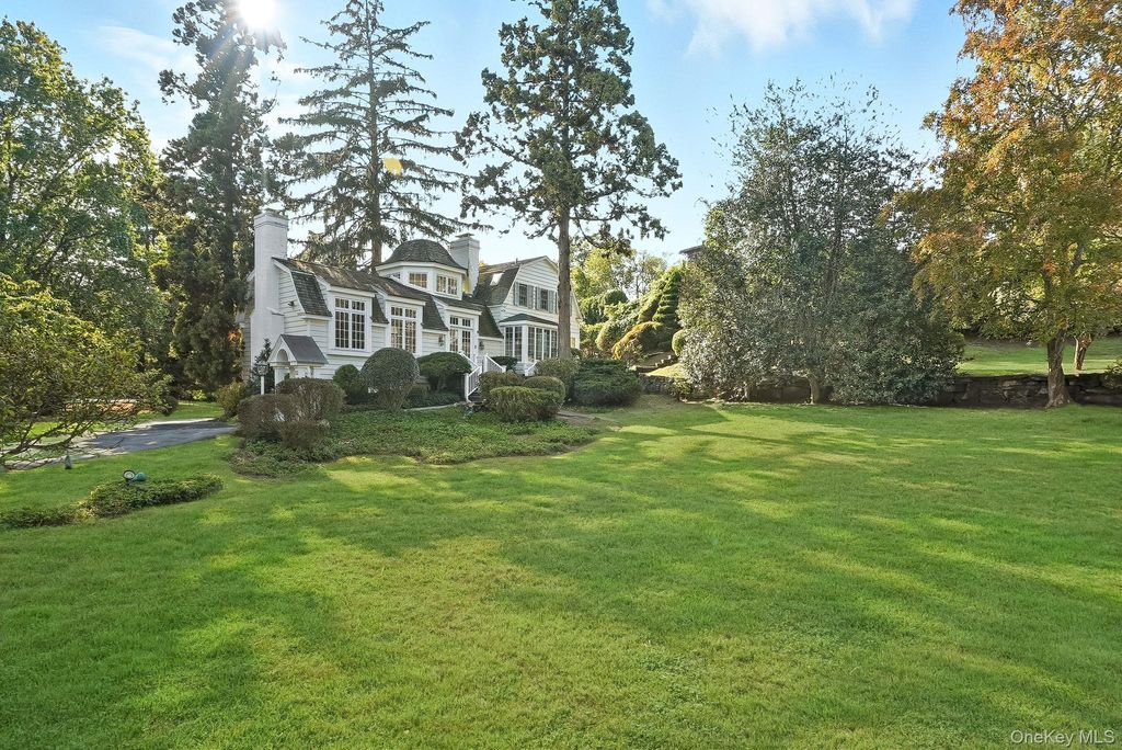 Photo of 162 Kirby Lane, Rye, NY 10580 (MLS # 920508)