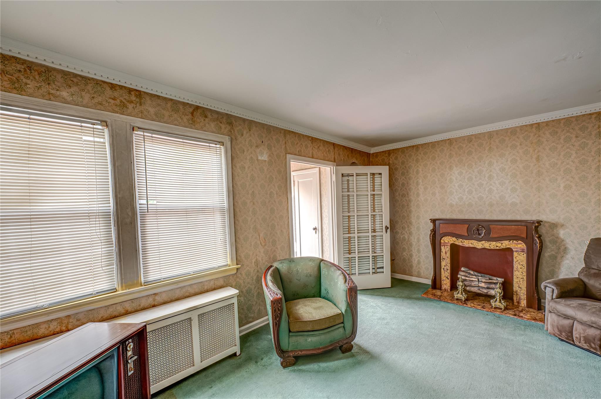 154 Randolph Avenue, Franklin Square, New York image 3