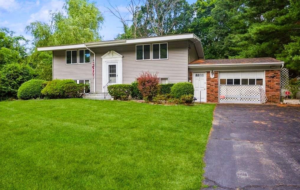12 Deer Lane, East Setauket, New York image 1