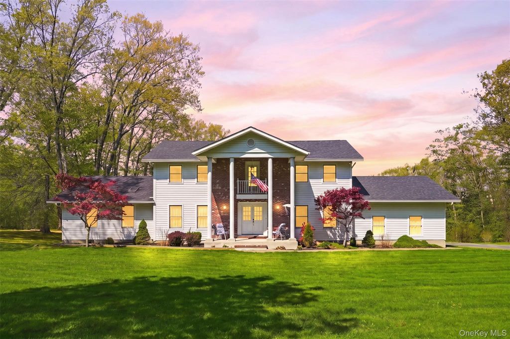 Photo of 32 Sunset Circle, Germantown, NY 12526 (MLS # 997474)