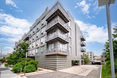 Condo For Rent - 10 Dekalb Avenue #512<br/> White Plains, NY 10605