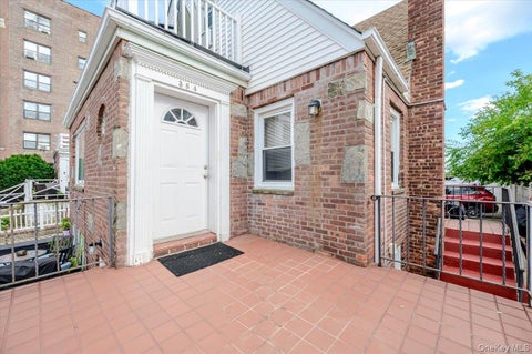 Multifamily For Rent - 364 E Broadway #MIDDLE<br/> Nassau County, Long Beach, NY 11561