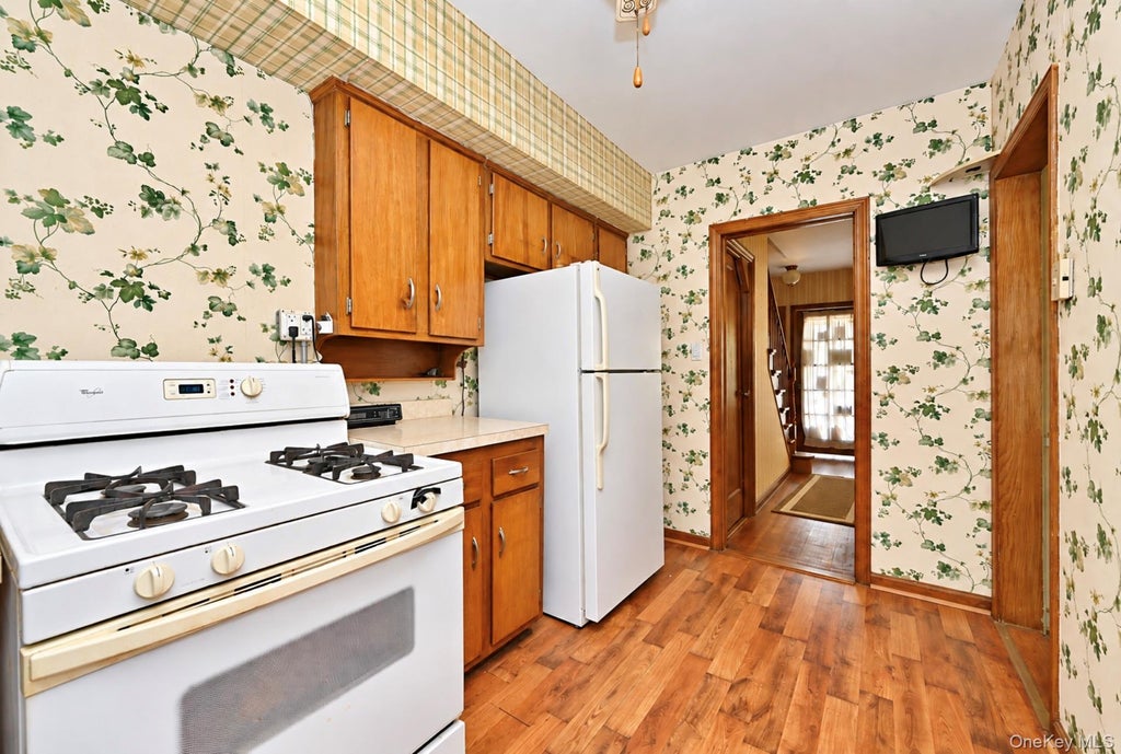 Photo of 195-15 Station Road, Flushing, NY 11358 (MLS # 1057570)