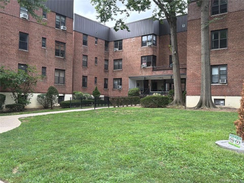 Apartment For Rent - 21 Schenck Avenue #2AC<br/> Great Neck, NY 11021