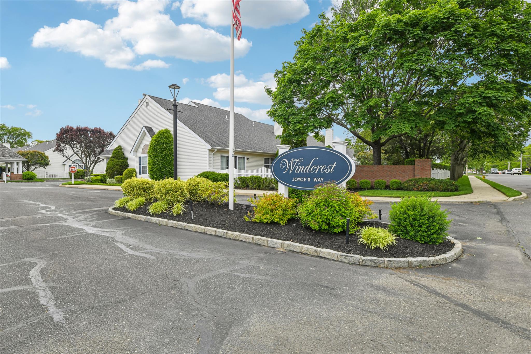 30 Joyces Way, Bay Shore, New York image 2