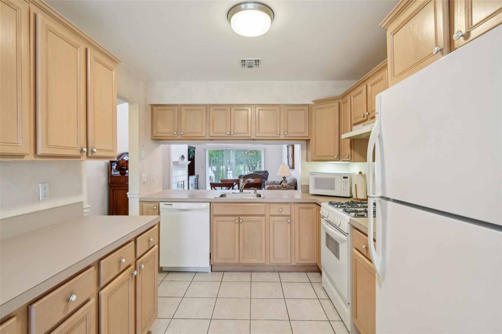 30 Joyces Way, Bay Shore, New York image 10