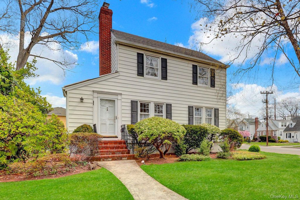 Photo of 277 E Argyle Street, Valley Stream, NY 11580 (MLS # 986969)