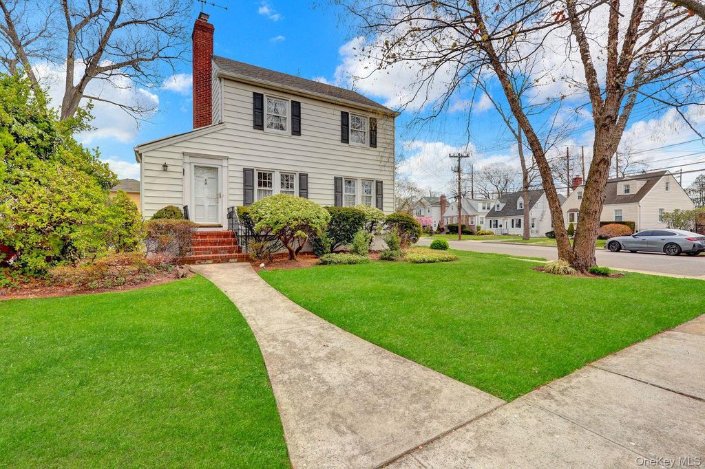 Photo of 277 E Argyle Street, Valley Stream, NY 11580 (MLS # 986969)