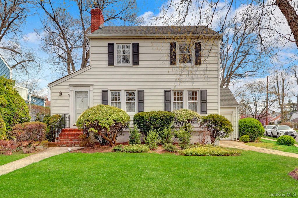 Photo of 277 E Argyle Street, Valley Stream, NY 11580 (MLS # 986969)