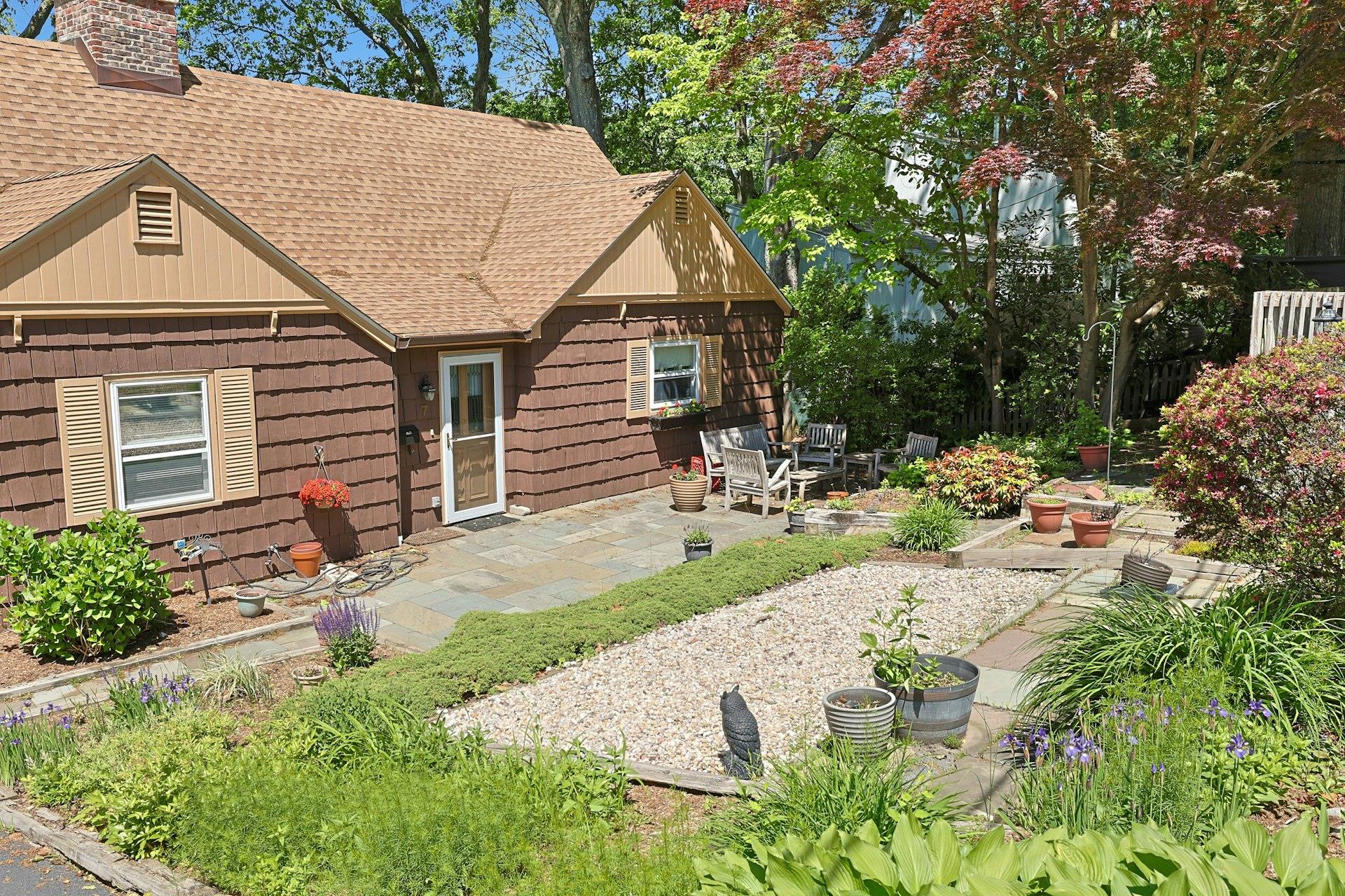 7 Southminster Drive, White Plains, New York image 3
