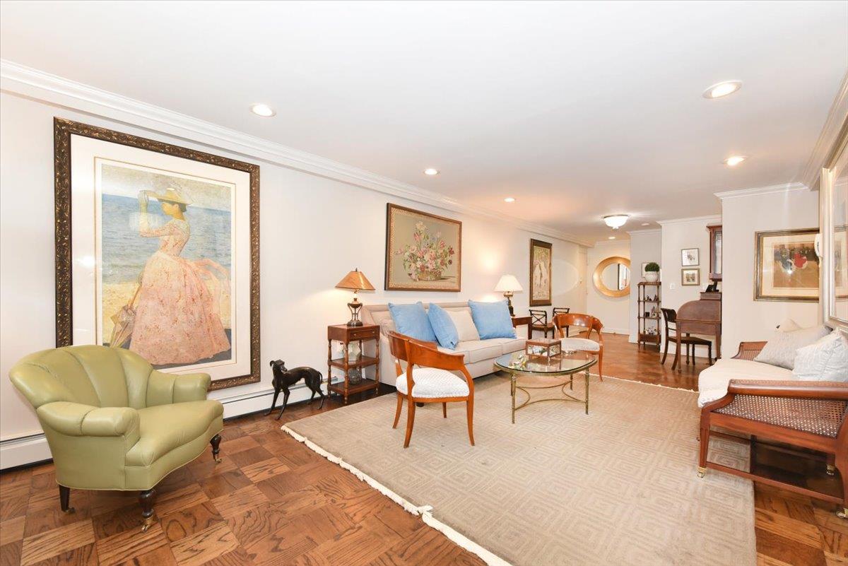 320 E Shore Road #25A, Great Neck, New York image 13