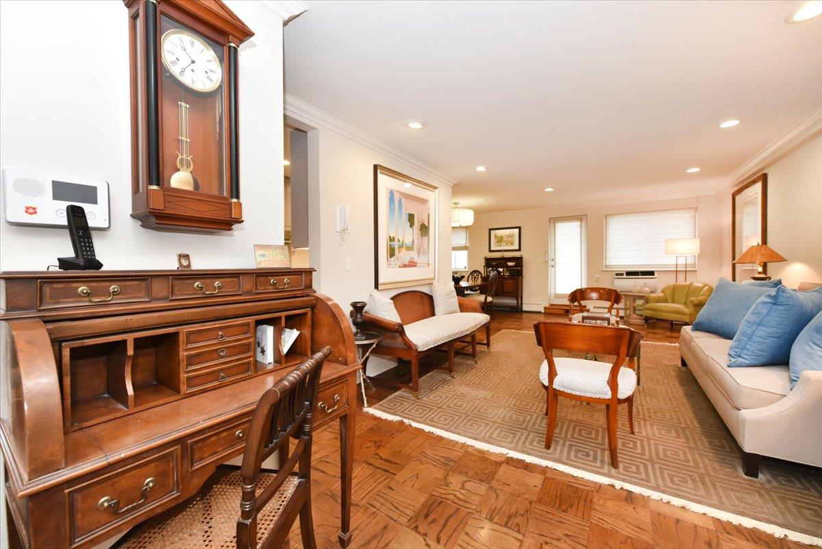 320 E Shore Road #25A, Great Neck, New York image 12