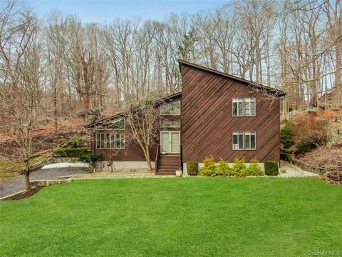 Homes For Sale - 17 Chester Court<br/> Cortlandt Manor, NY 10567