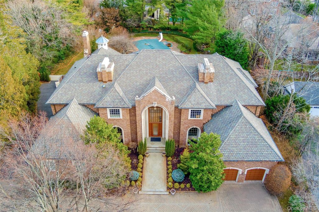 Photo of 22 Willow Road, Woodsburgh, NY 11598 (MLS # 943102)