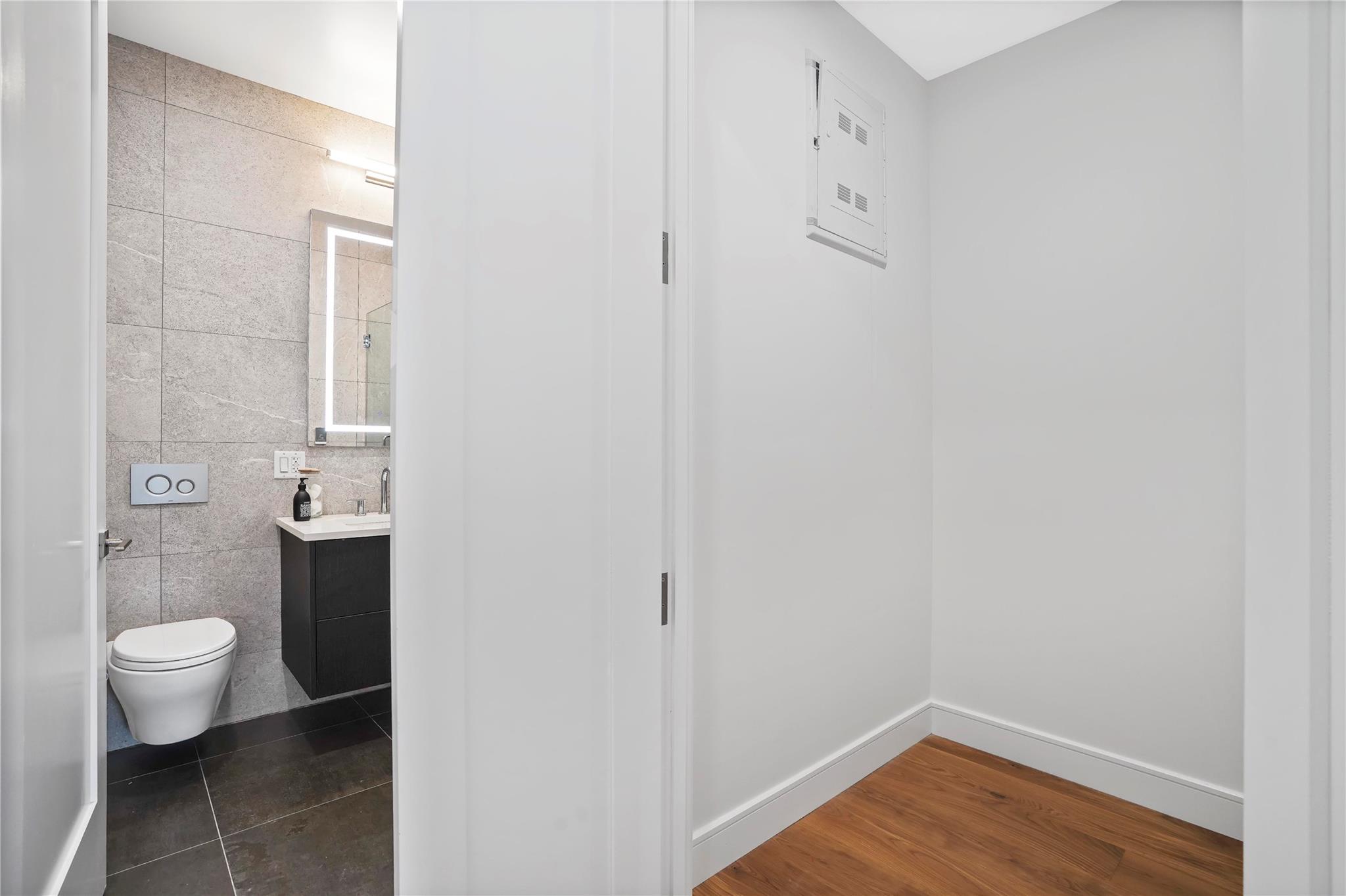 21-31 Shore Boulevard #2D, Astoria, New York image 6