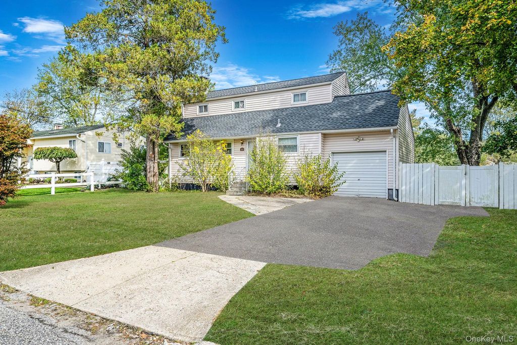 Photo of 3109 Devon Avenue, Medford, NY 11763 (MLS # 929767)