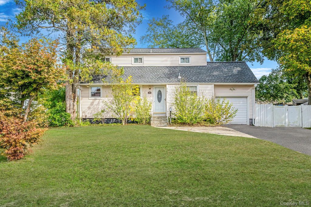 Photo of 3109 Devon Avenue, Medford, NY 11763 (MLS # 929767)