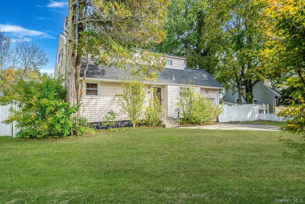 Photo of 3109 Devon Avenue, Medford, NY 11763 (MLS # 929767)