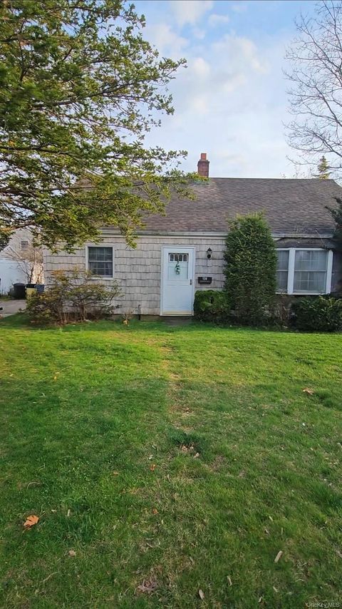 136 Primrose Avenue Massapequa Park NY 11762