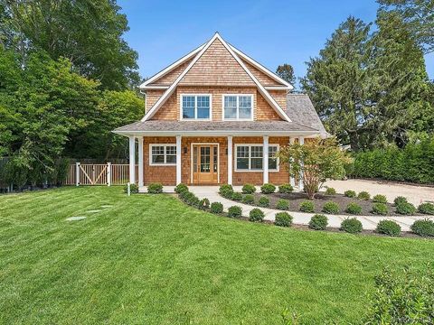 Homes For Sale - 69 Halsey Street<br/> Southampton, NY 11968