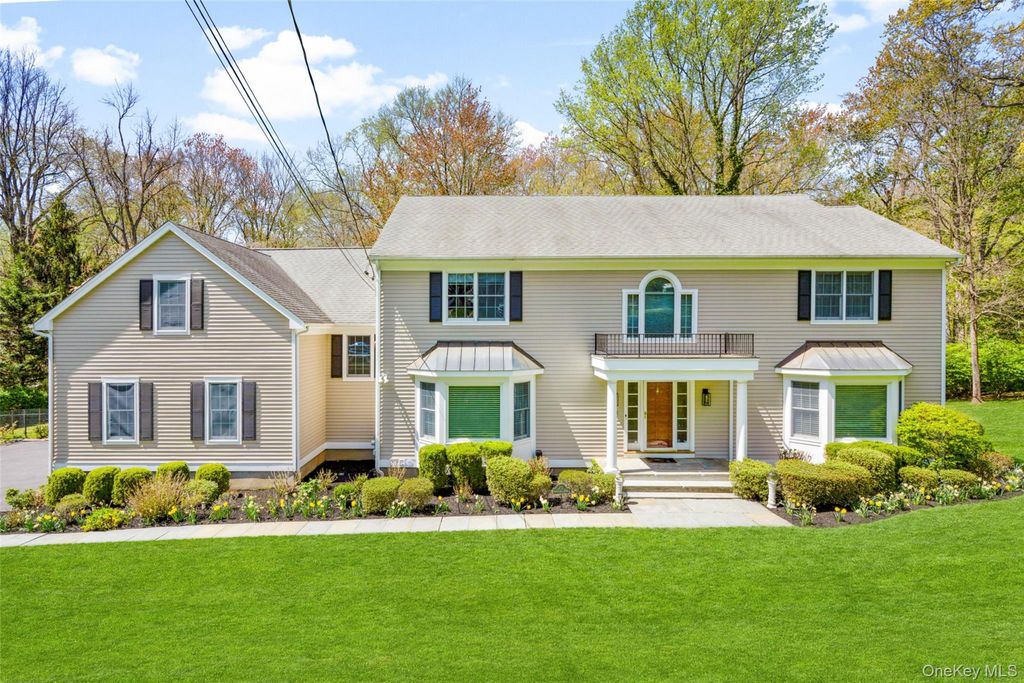 Photo of 23 Round Hill Road, Scarsdale, NY 10583 (MLS # 989242)