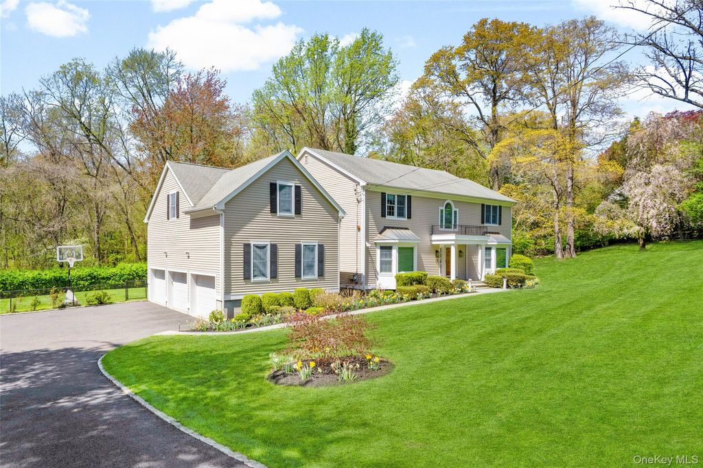 Photo of 23 Round Hill Road, Scarsdale, NY 10583 (MLS # 989242)