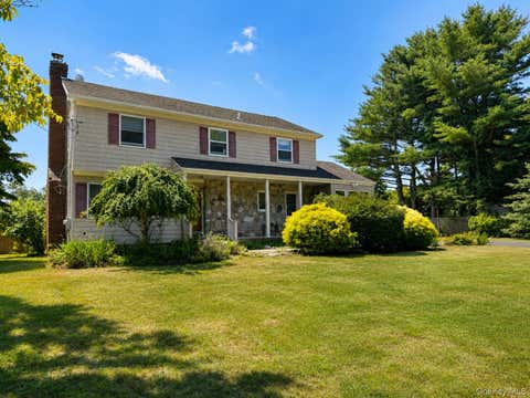 Homes For Sale - 6 Roberts Lane<br/> East Moriches, NY 11940