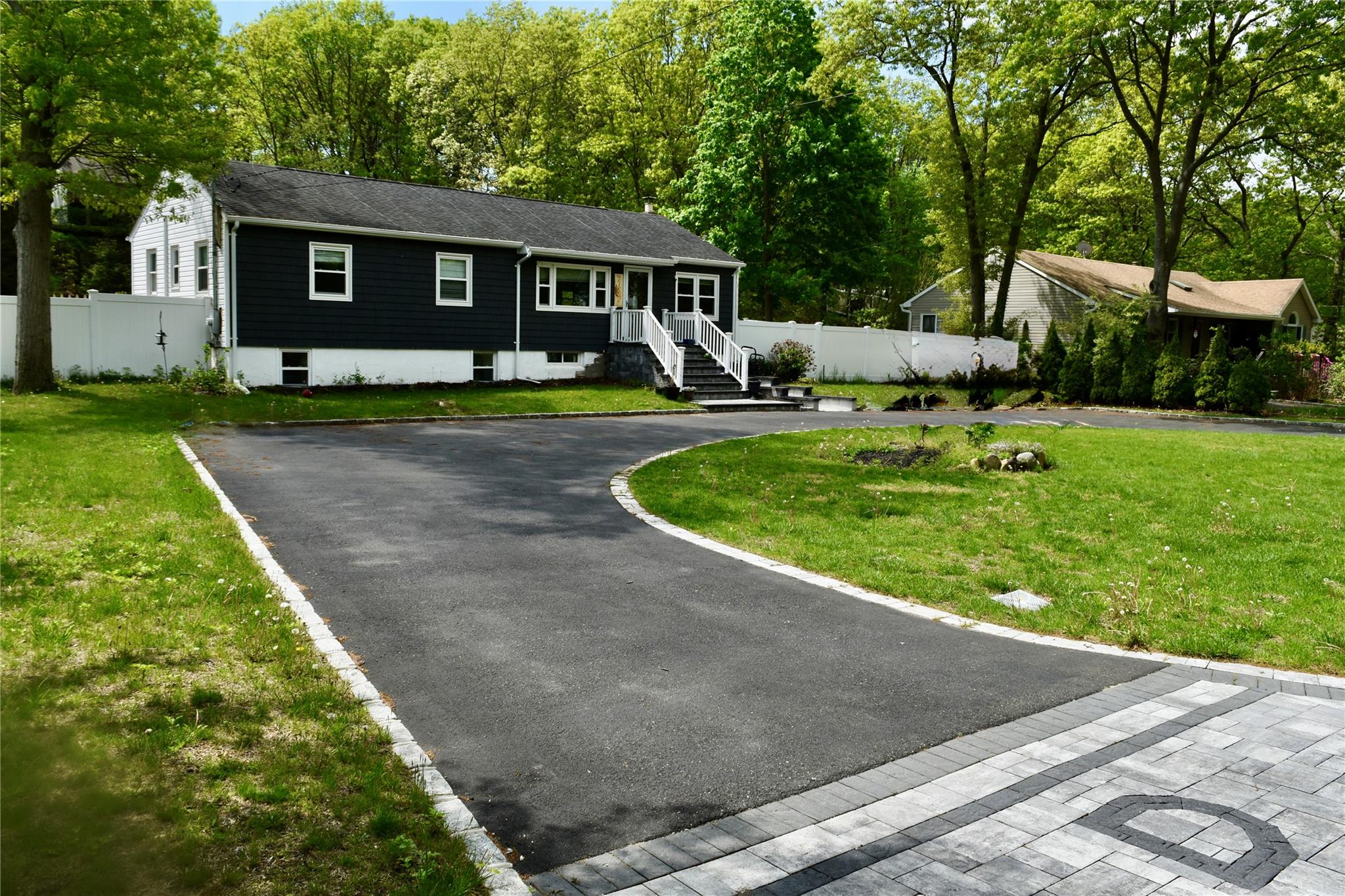 18 Clearview Avenue, Selden, New York image 2