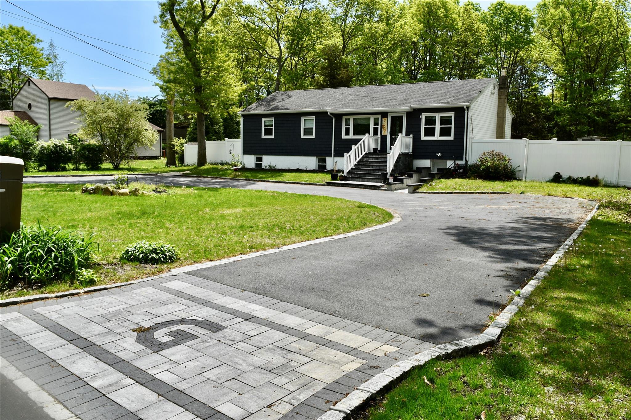 18 Clearview Avenue, Selden, New York image 3