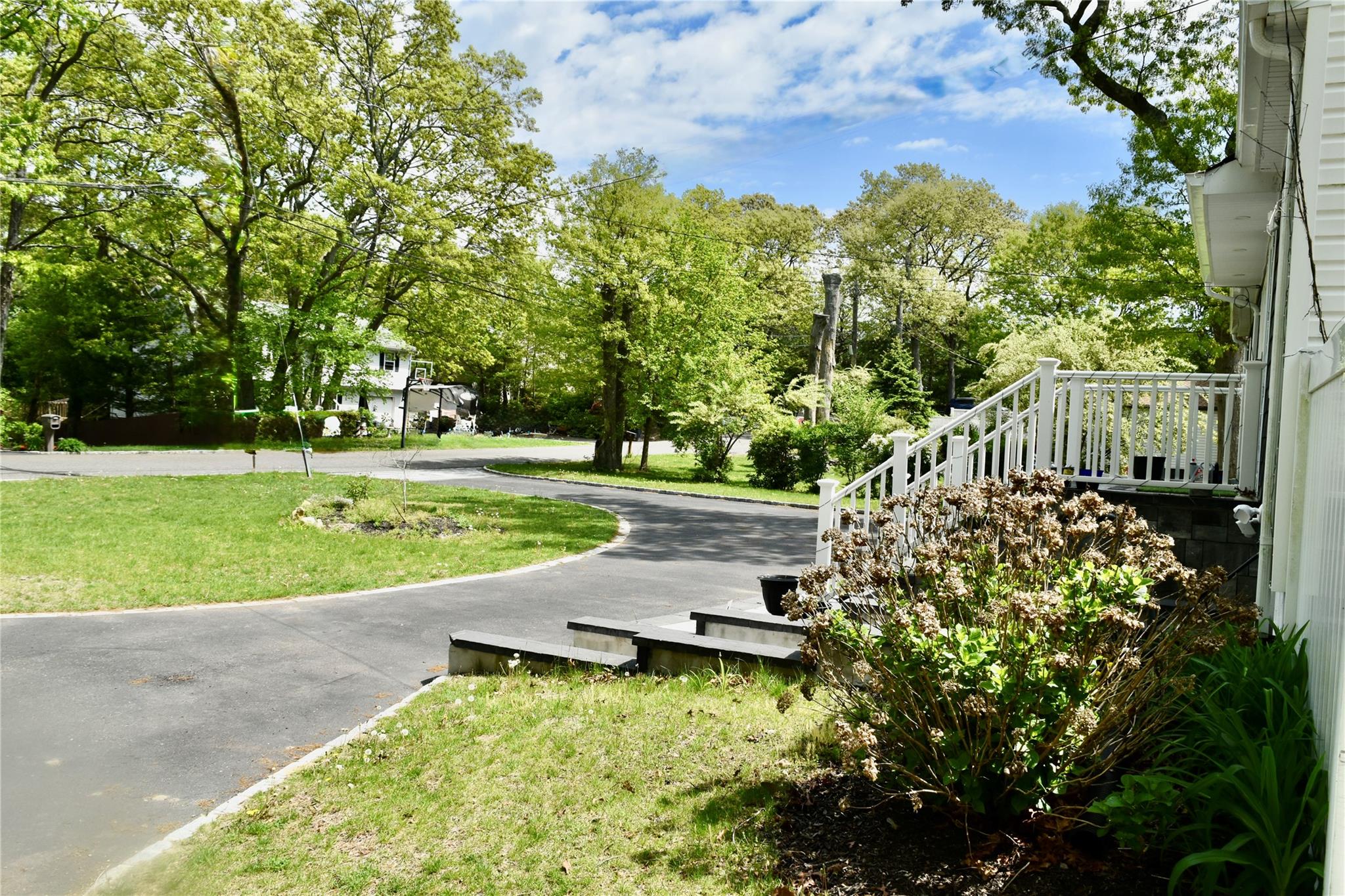 18 Clearview Avenue, Selden, New York image 5