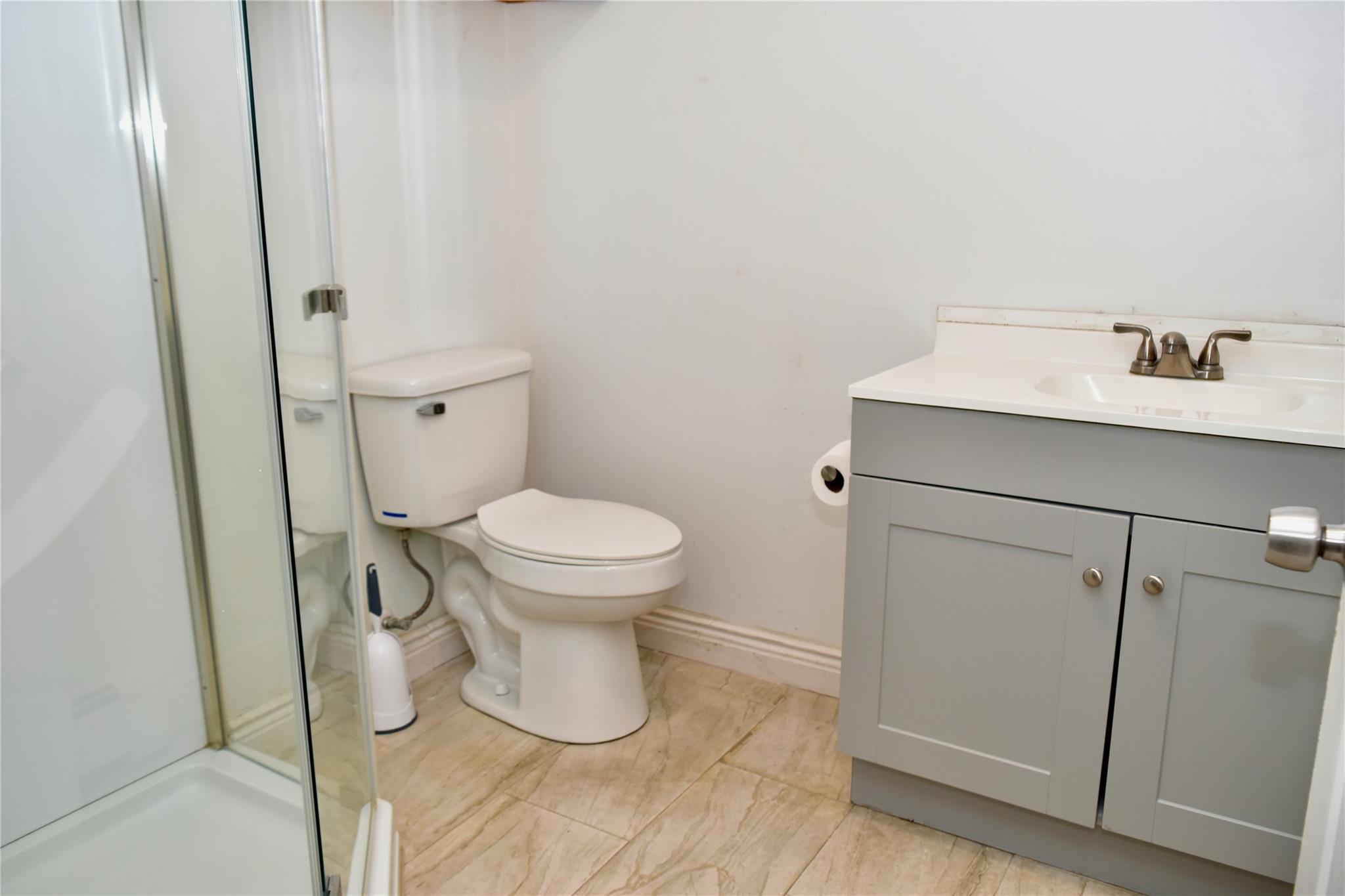 18 Clearview Avenue, Selden, New York image 38