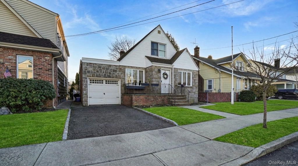 Photo of 100 Elizabeth Street, Floral Park, NY 11001 (MLS # 965171)