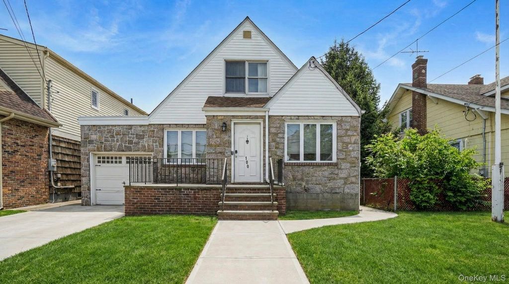 Photo of 100 Elizabeth Street, Floral Park, NY 11001 (MLS # 965171)