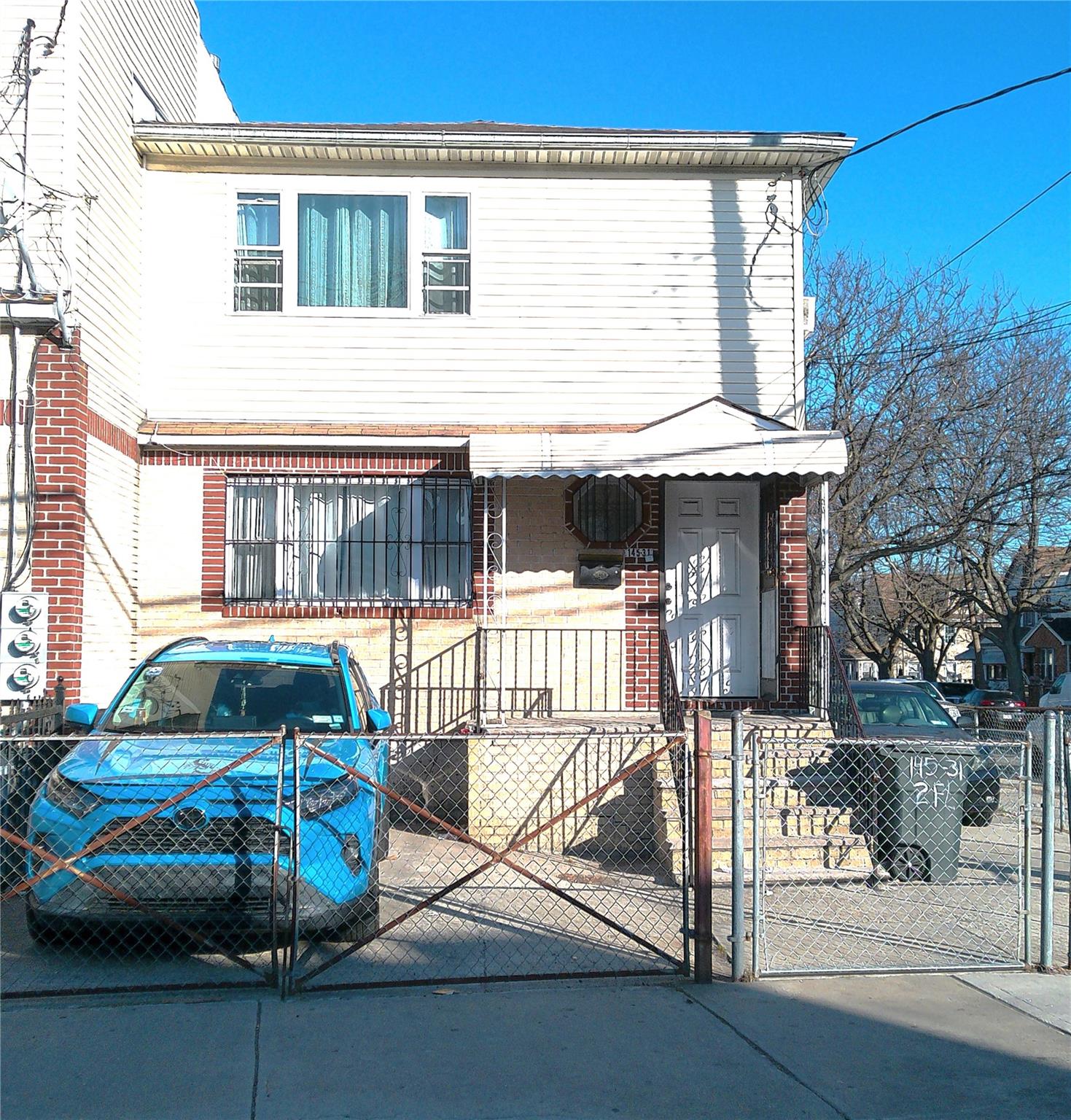 Lakewood Avenue, Jamaica, Queens, NY - 6 Bedrooms  
4 Bathrooms - 