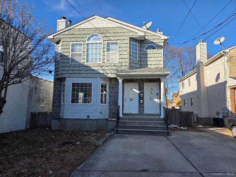 Apartment For Rent - 117 Manorhaven Boulevard<br/> Port Washington, NY 11050