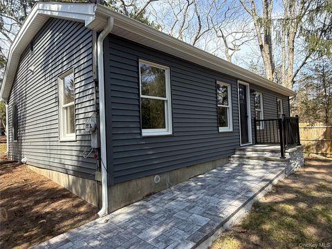 Photo of 2288 River Road, Calverton, NY 11933 (MLS # 985225)