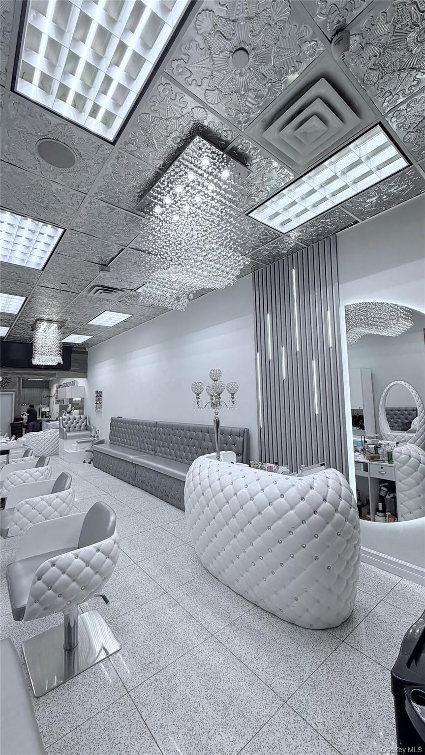 8107 37 th ave Avenue