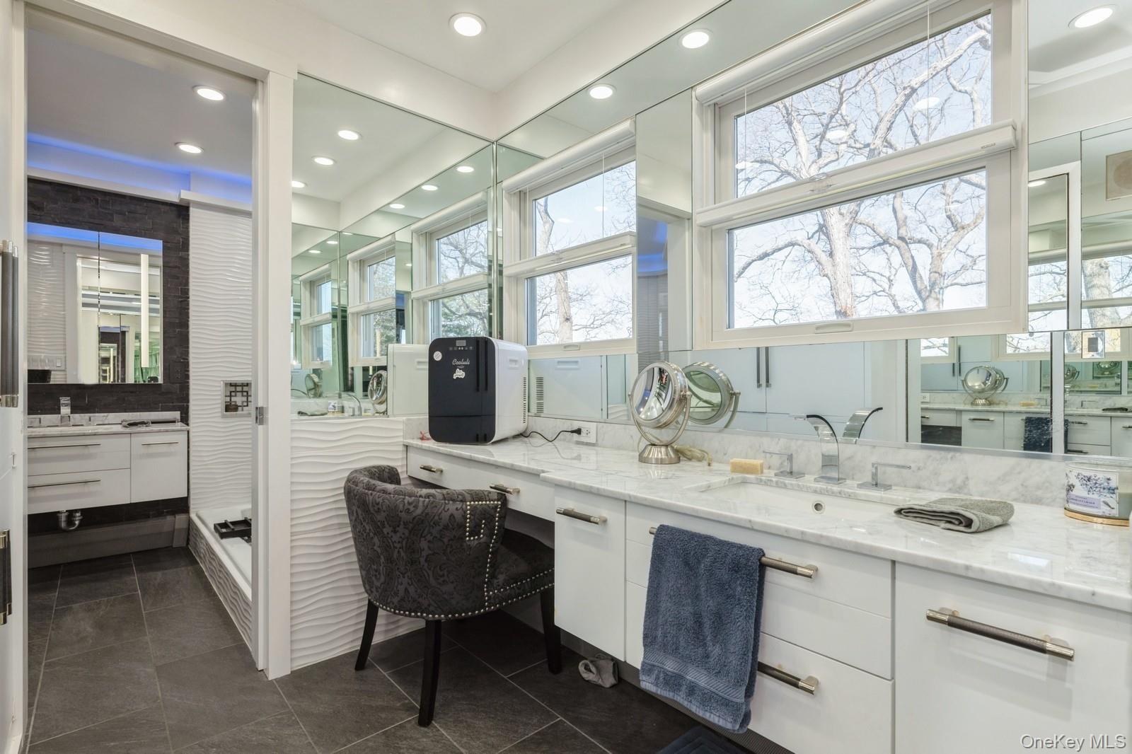 Lawrence, New York 11559, United States, 6 Bedrooms Bedrooms, ,5 BathroomsBathrooms,Residential,Active,82609