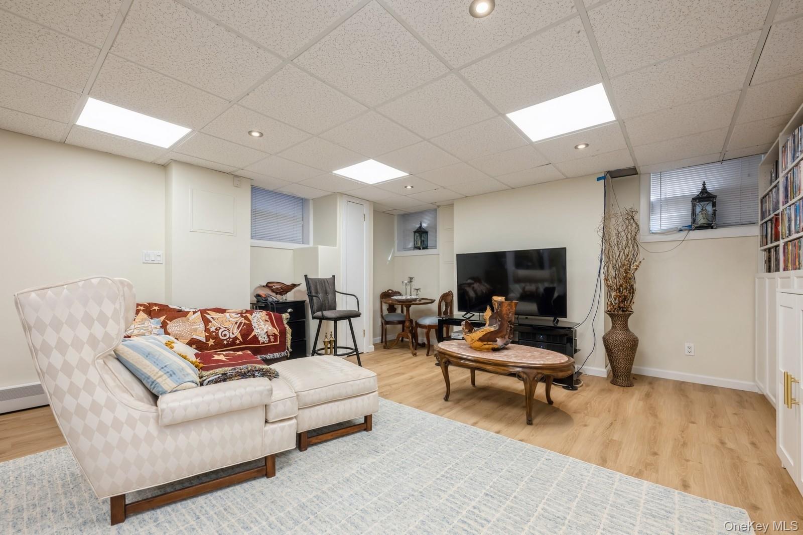 Lawrence, New York 11559, United States, 6 Bedrooms Bedrooms, ,5 BathroomsBathrooms,Residential,Active,82609