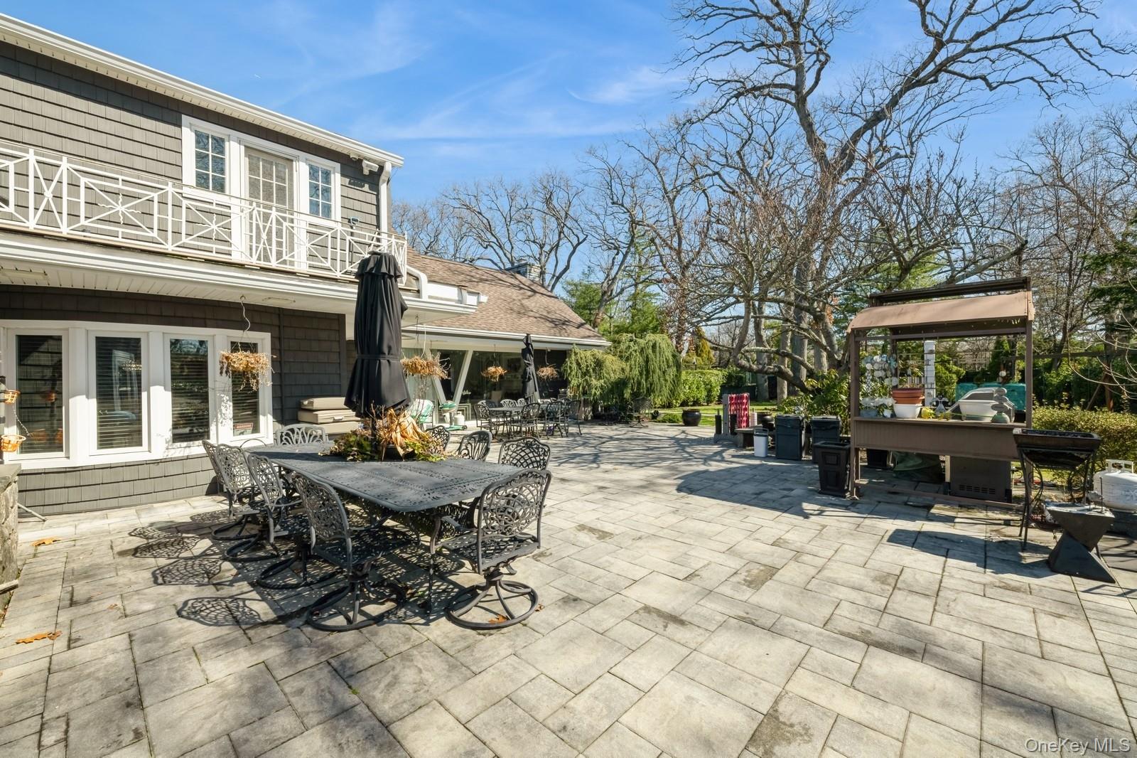 Lawrence, New York 11559, United States, 6 Bedrooms Bedrooms, ,5 BathroomsBathrooms,Residential,Active,82609