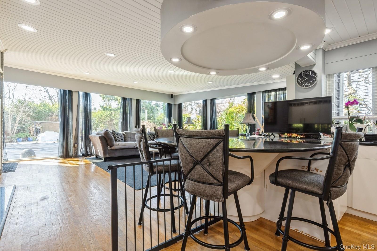 Lawrence, New York 11559, United States, 6 Bedrooms Bedrooms, ,5 BathroomsBathrooms,Residential,Active,82609