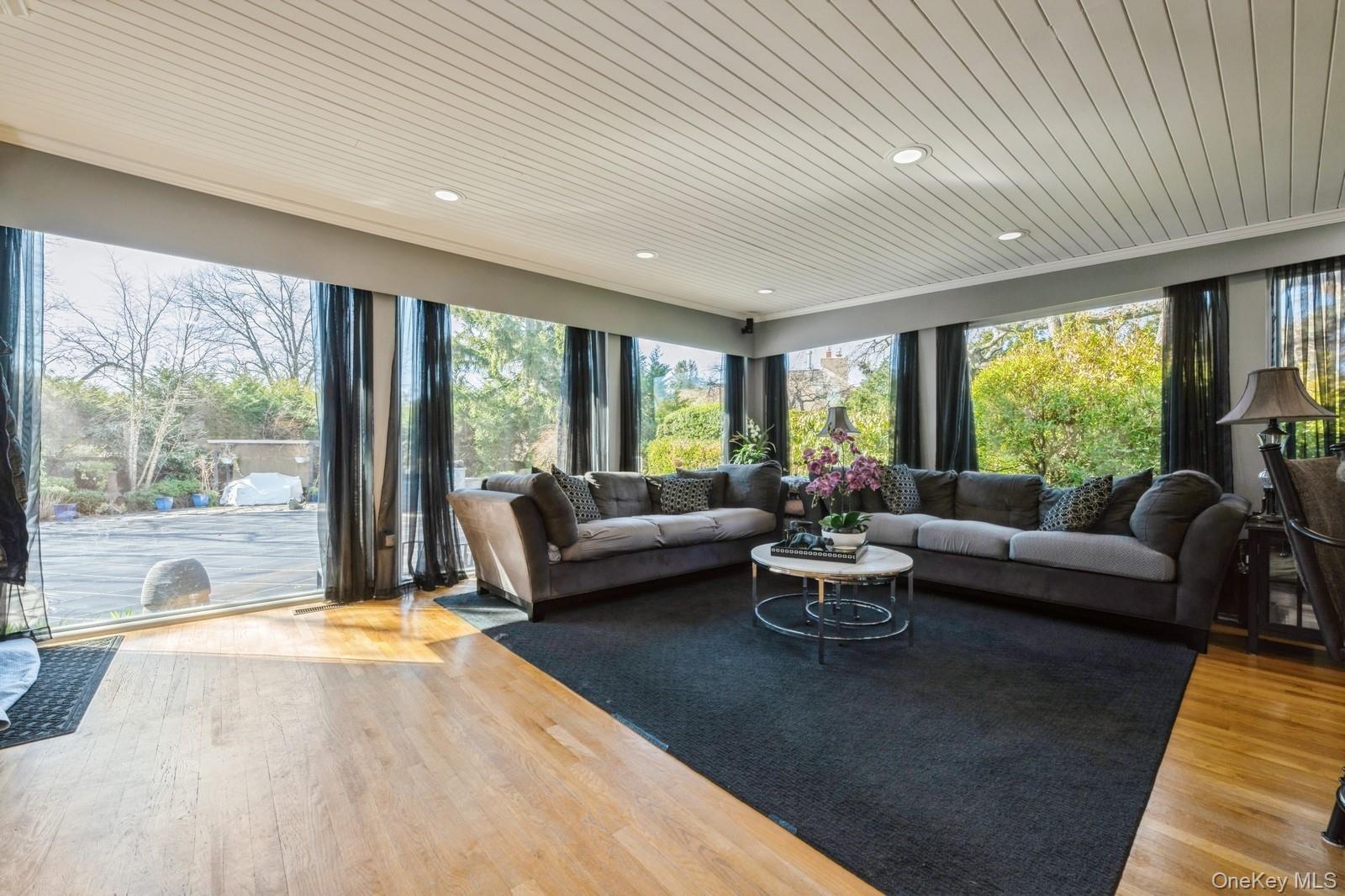 Lawrence, New York 11559, United States, 6 Bedrooms Bedrooms, ,5 BathroomsBathrooms,Residential,Active,82609